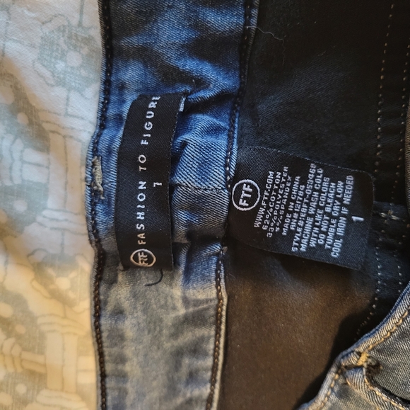 Fashion to figure size 1 5 for 30! - Picture 4 of 4